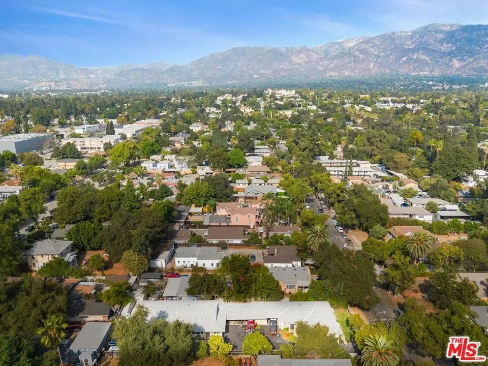 965 N Summit Avenue, Altadena, California, United States. - Photo 9