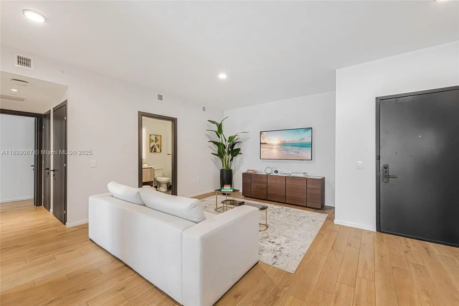 398 NE 5th St 3017, Miami, Florida, United States. - Photo 5