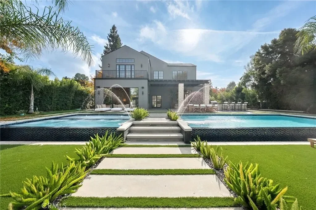20511 Wells Drive, Los Angeles, California, United States. - Photo 21