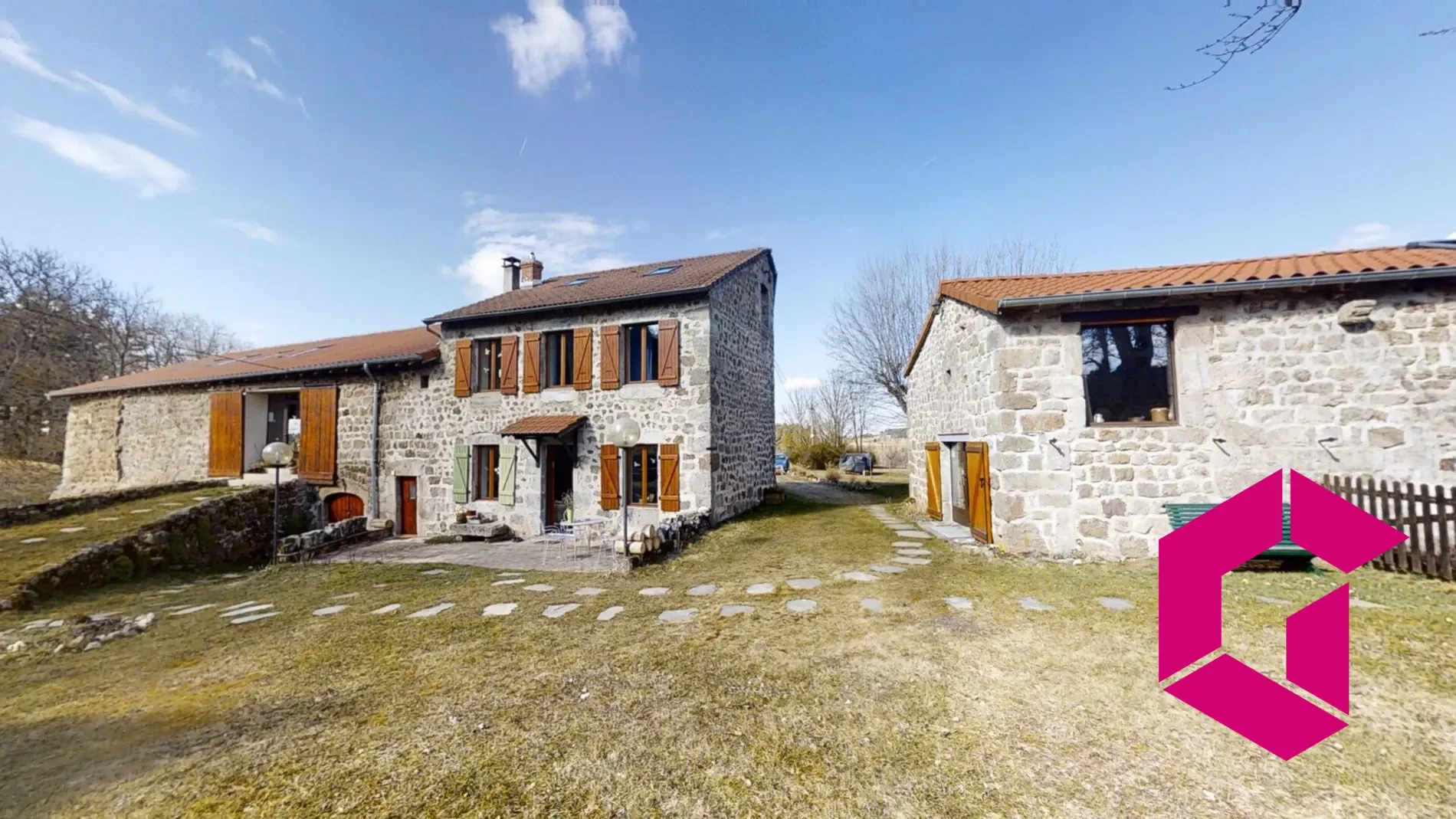 Exterior photo 8