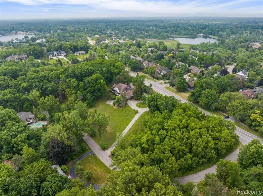 4670 COVE Road, West Bloomfield Twp, MI 48323, Orchard Lake Village, Michigan, United States. - Photo 31