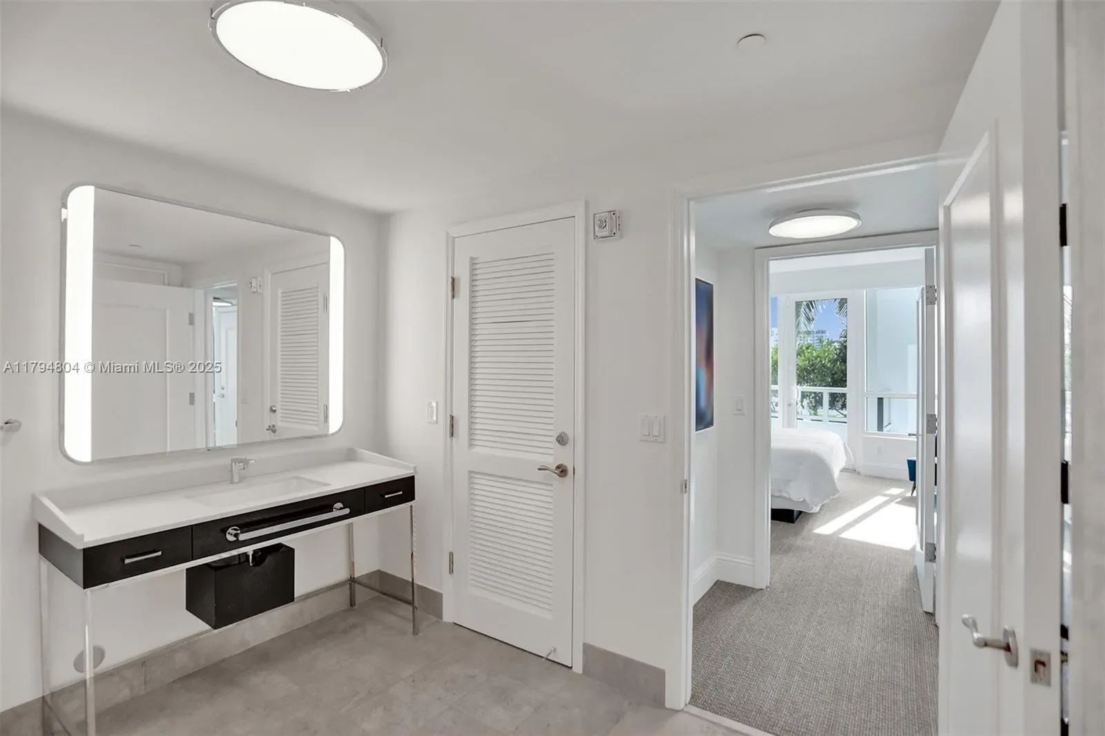 4401 Collins Ave 814, Miami Beach, Florida, United States. - Photo 18