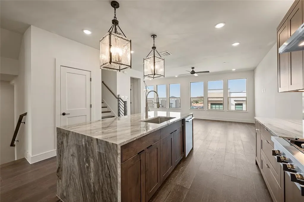 1345 Linkside Drive, Irving, Texas, United States. - Photo 2