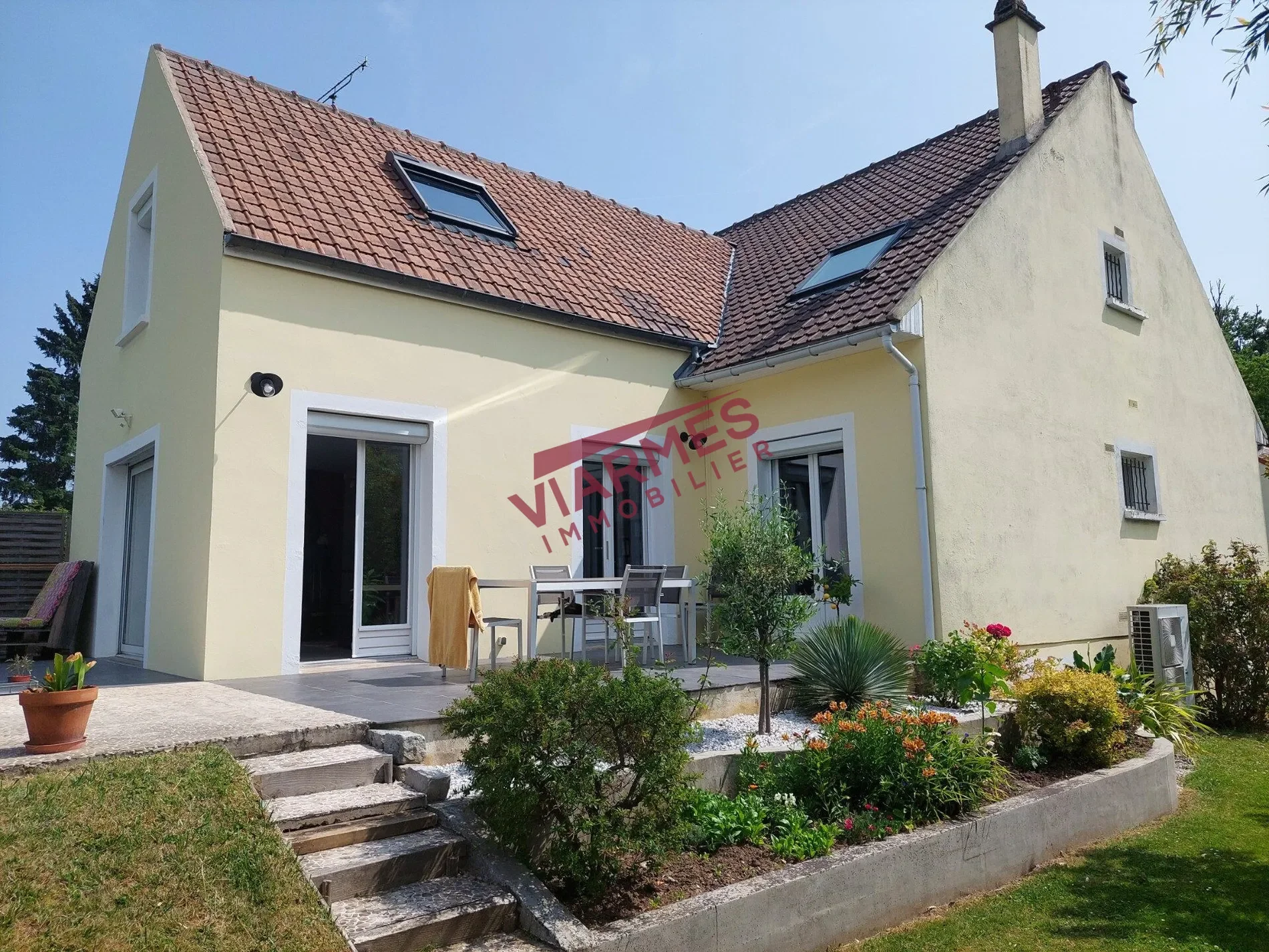 Exterior photo 4