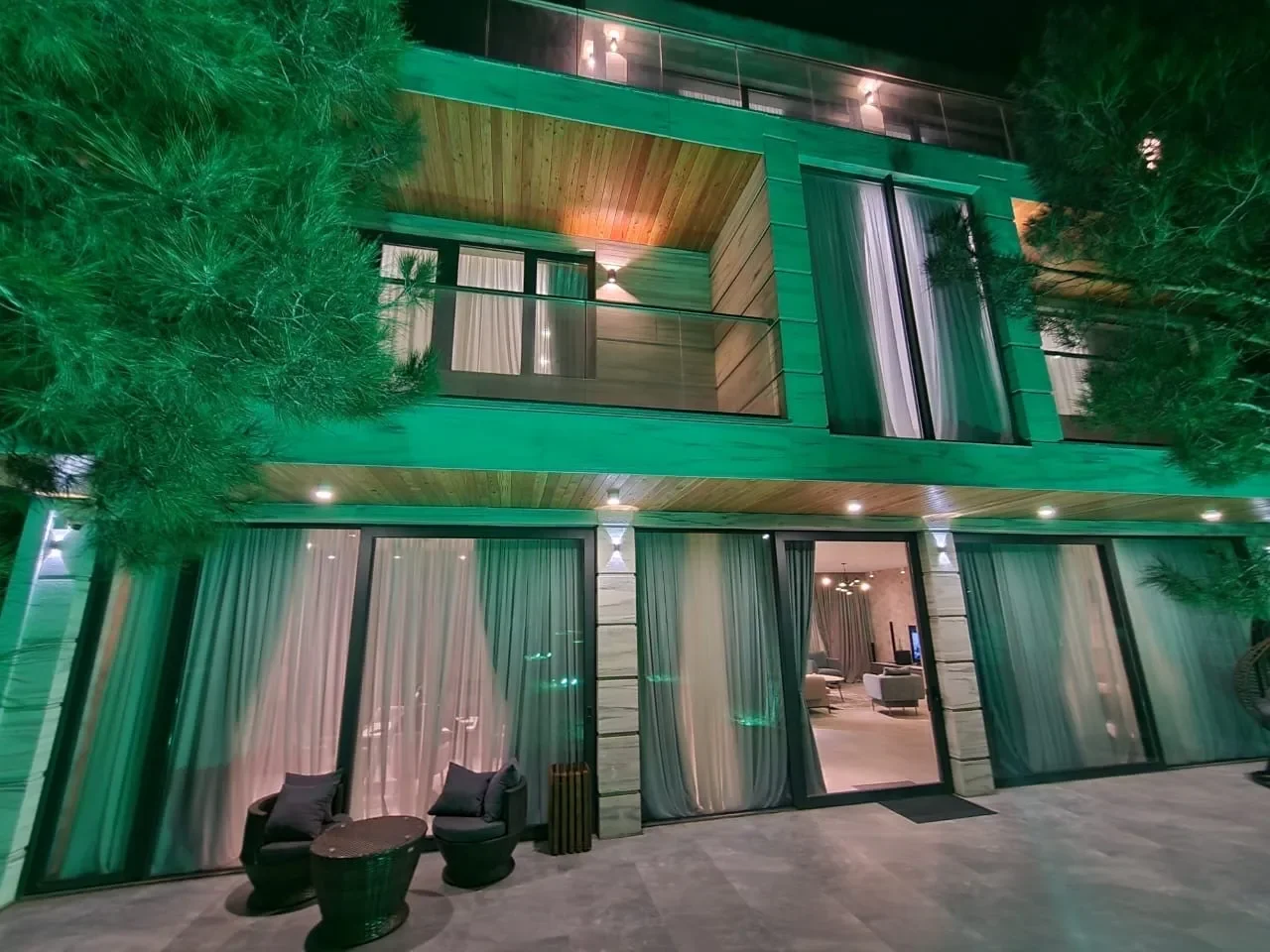 Exterior photo 3