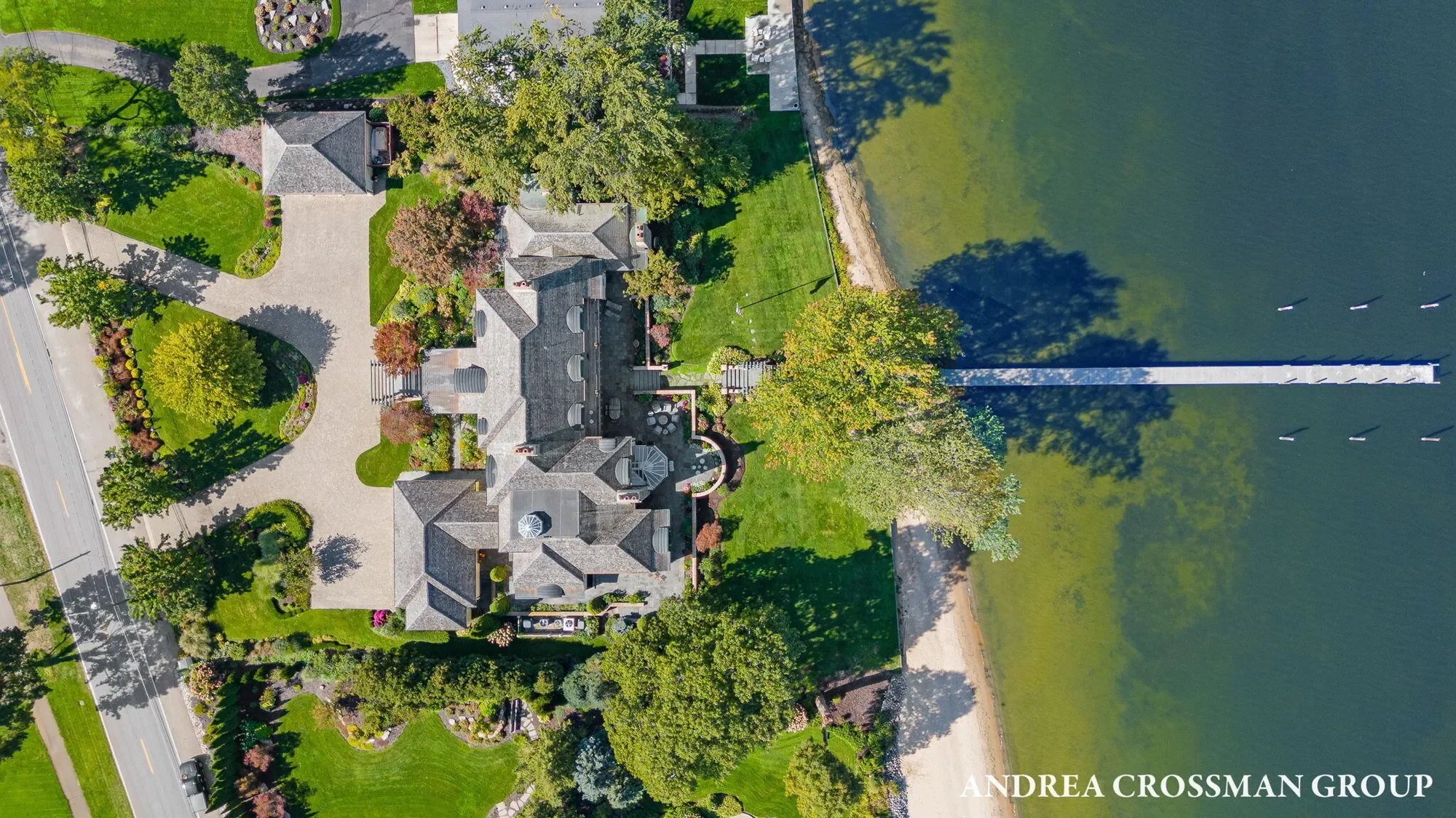 1933 South Shore Drive, Holland, MI 49423, Holland, Michigan, United States. - Photo 64