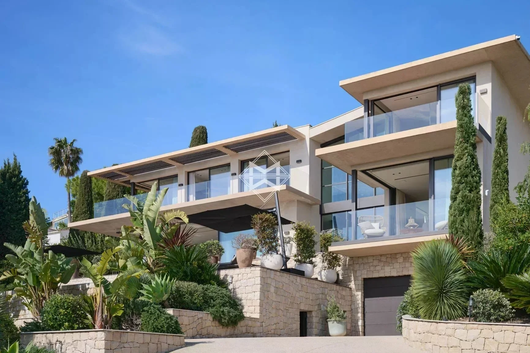 Exterior photo 1
