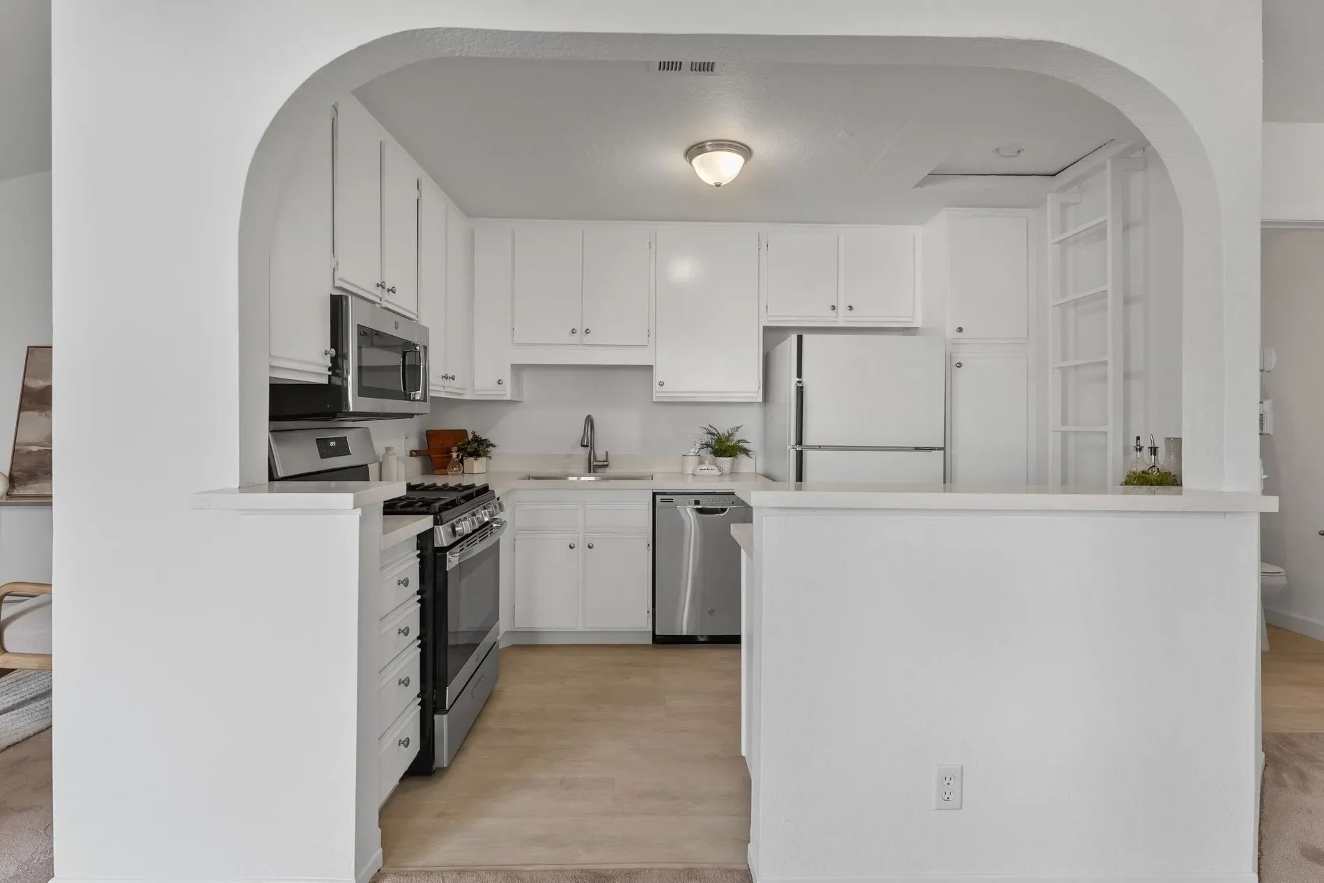 11939 Weddington Street 313, Valley Village, CA 91607, Los Angeles, California, United States. - Photo 24