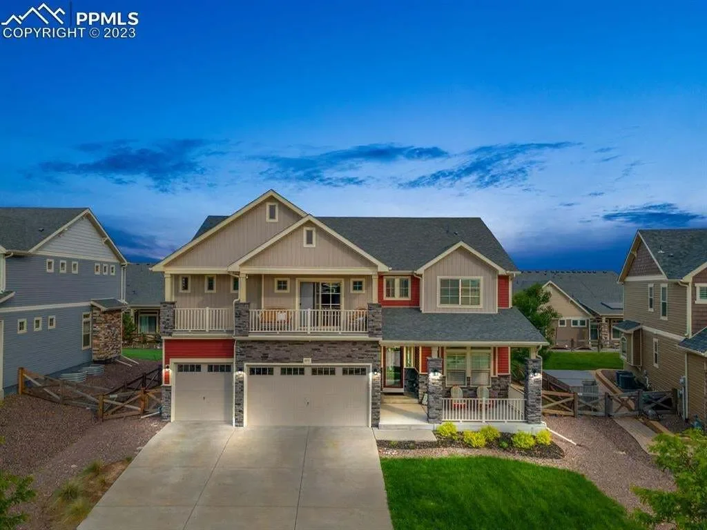 Exterior photo 5