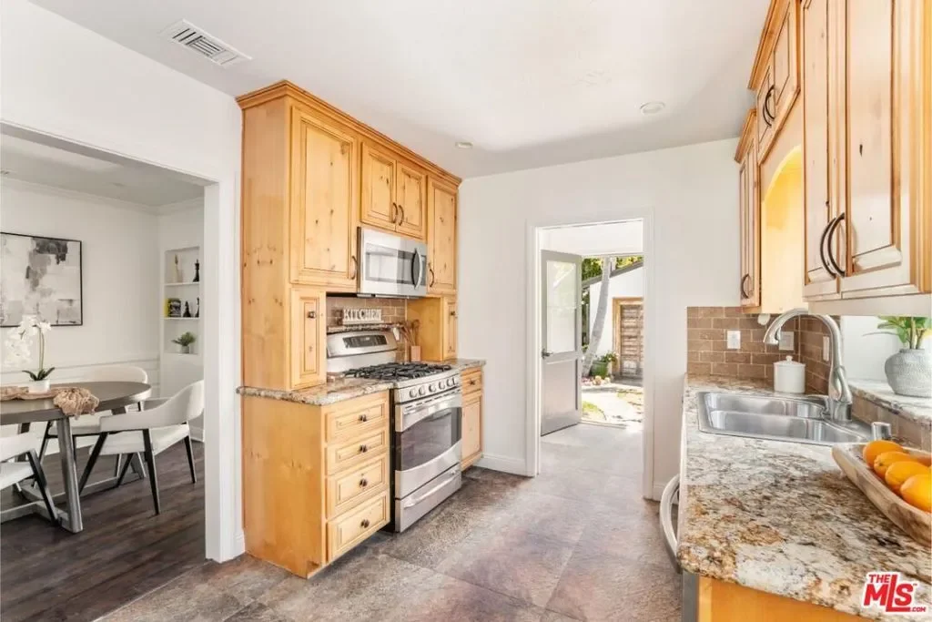 4940 Arcola Avenue, Los Angeles, California, United States. - Photo 17