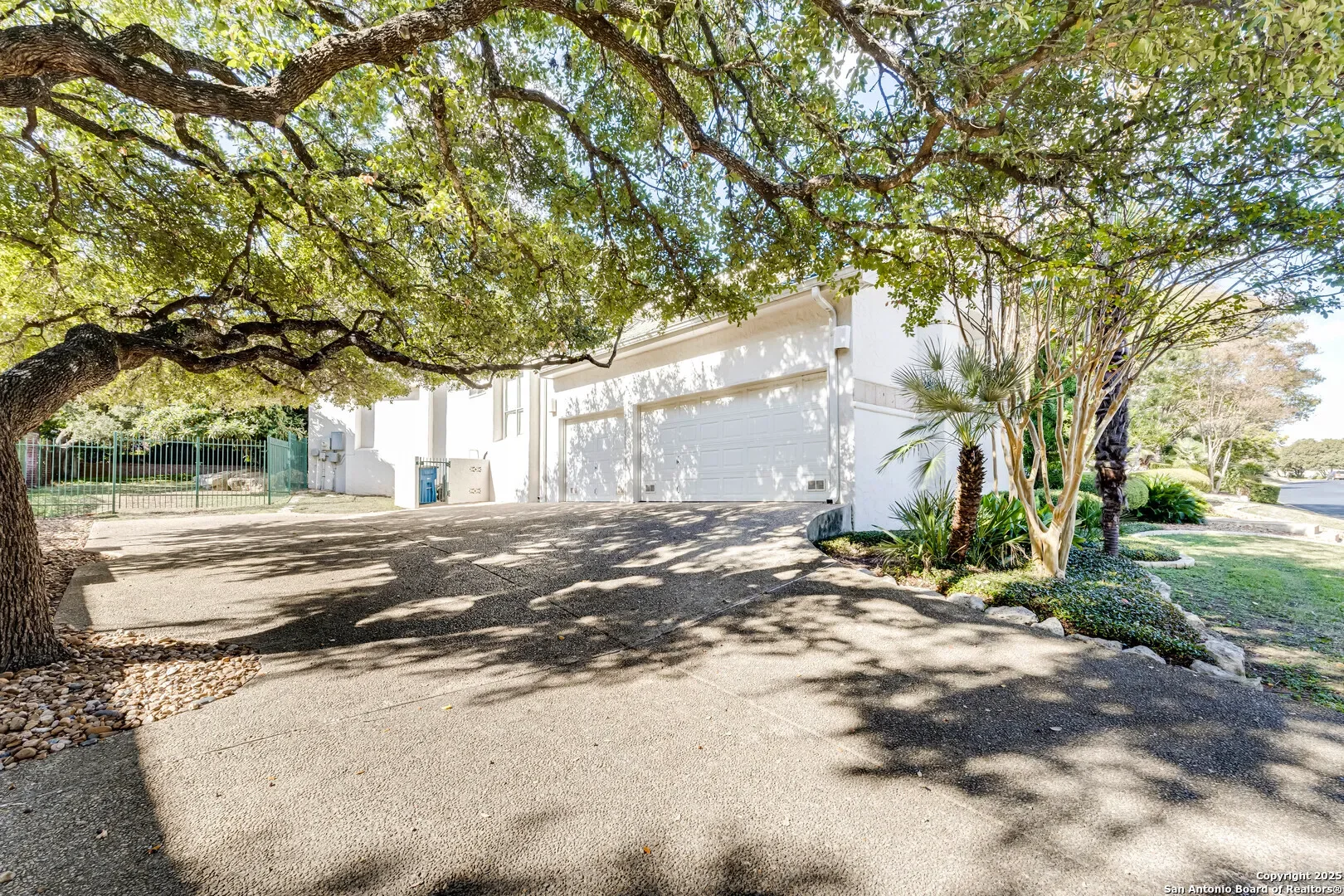 Exterior photo 5
