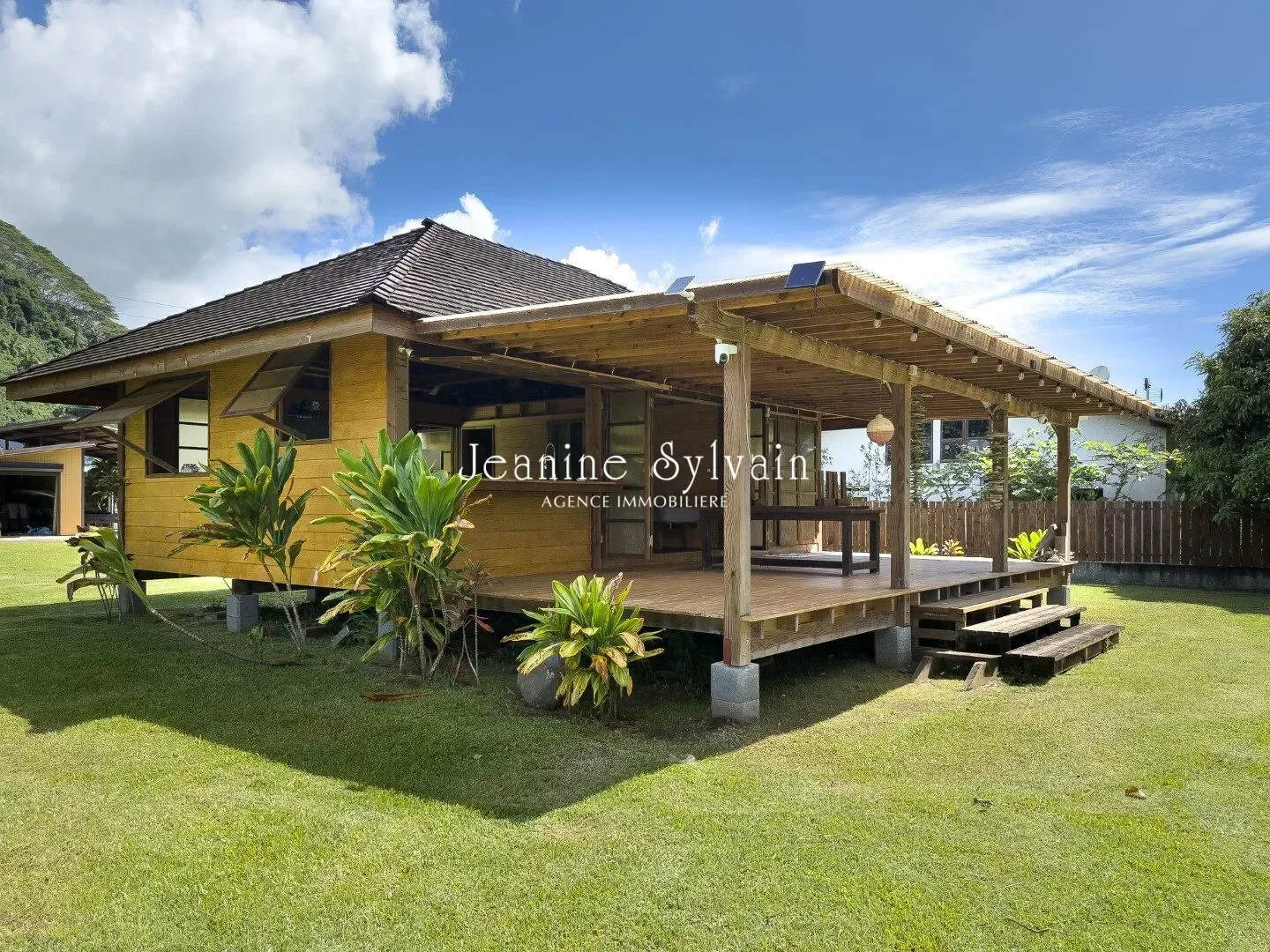 Exterior photo 5