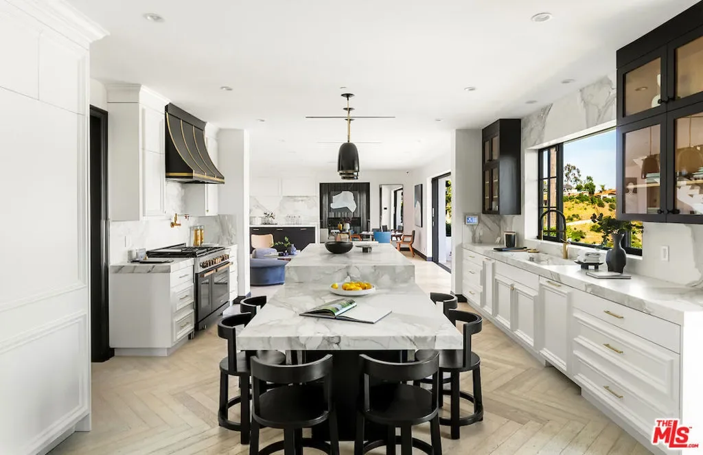 10932 Savona Road, Los Angeles, California, United States. - Photo 16