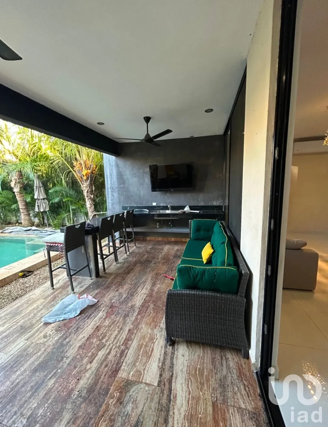 Exterior photo 4