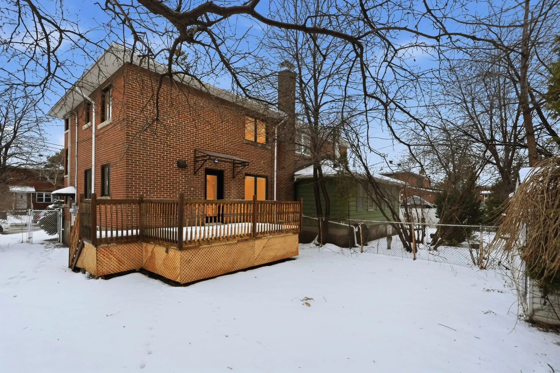 Exterior photo 4