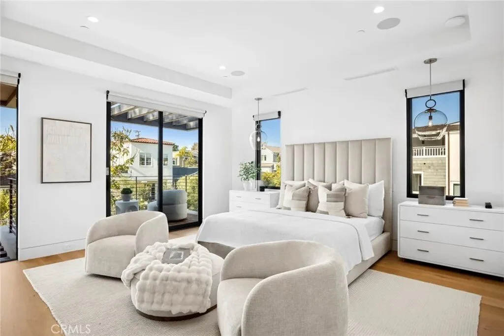 304 Poppy Ave, Newport Beach, California, United States. - Photo 2