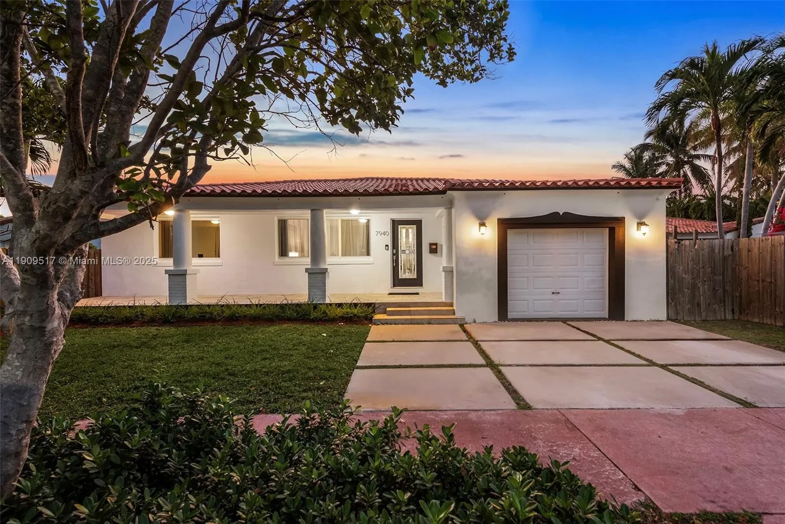 7940 Hawthorne Ave, Miami Beach, Florida, United States. - Photo 13
