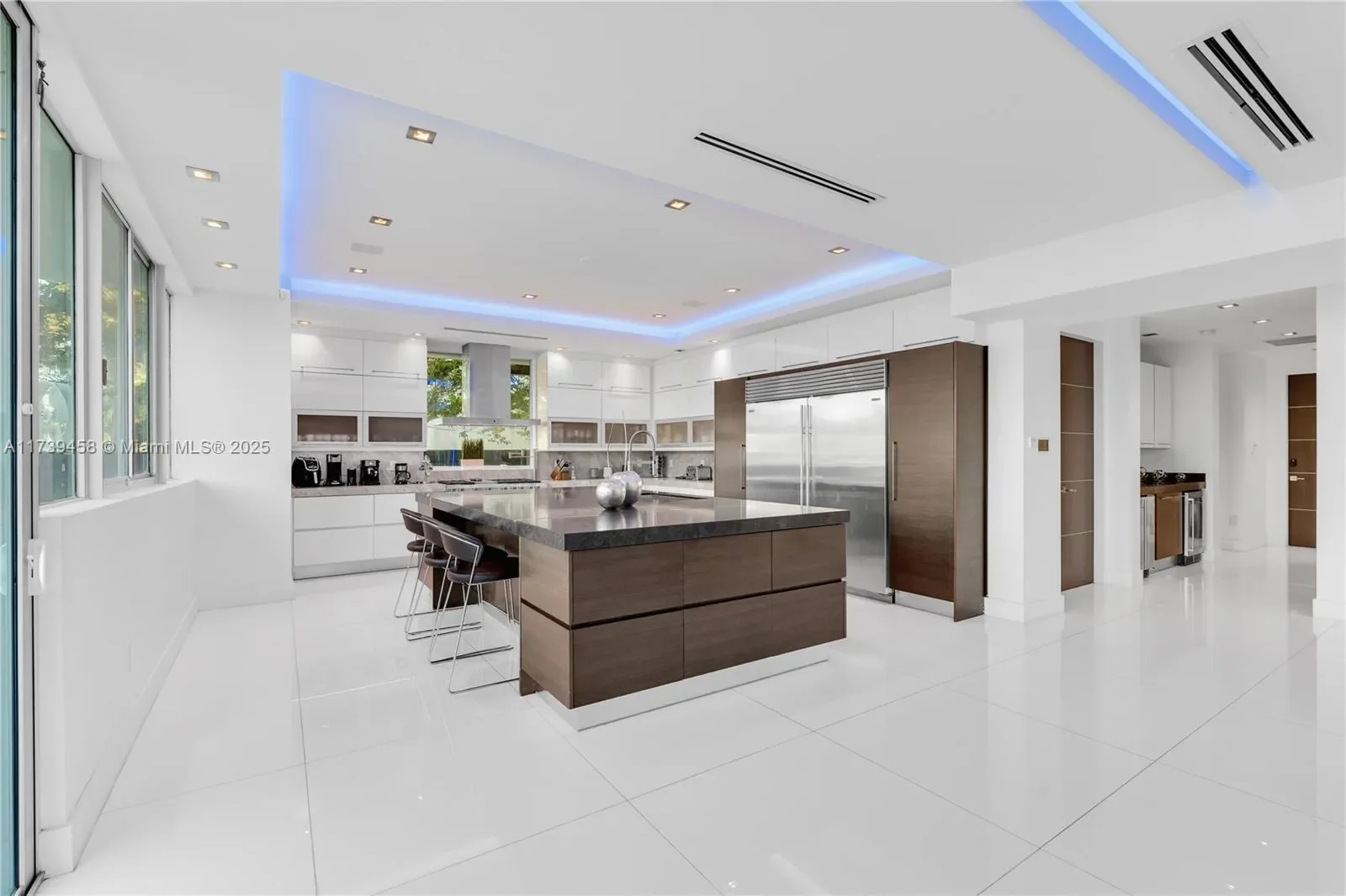 300 Royal Plaza Dr, Fort Lauderdale, Florida, United States. - Photo 23