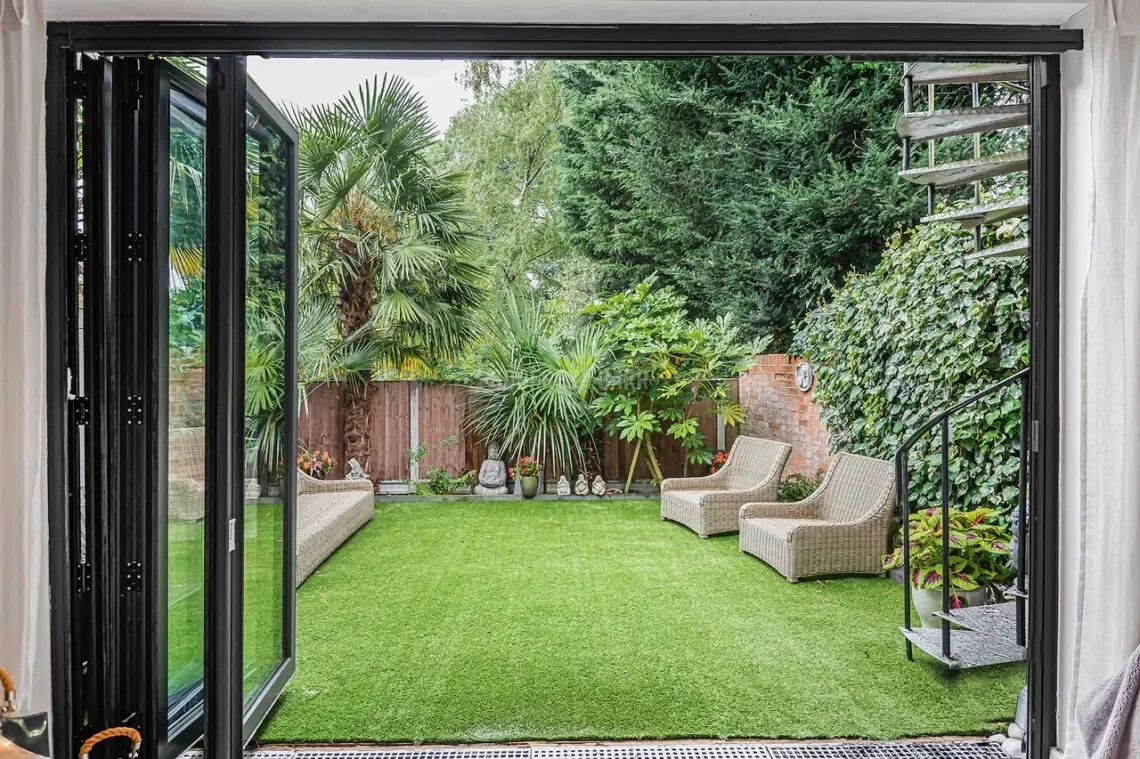 Angel Cottages, Mill Hill Village, London, England, United Kingdom. - Photo 11