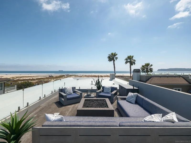 Single Family Residence in Coronado