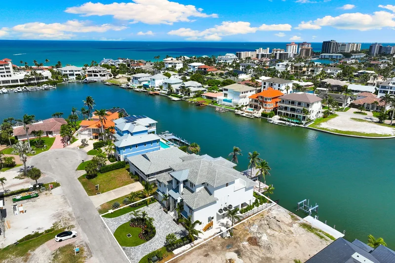 273 Trade Winds Avenue, Naples, FL 34108, Naples, Florida, United States. - Photo 14