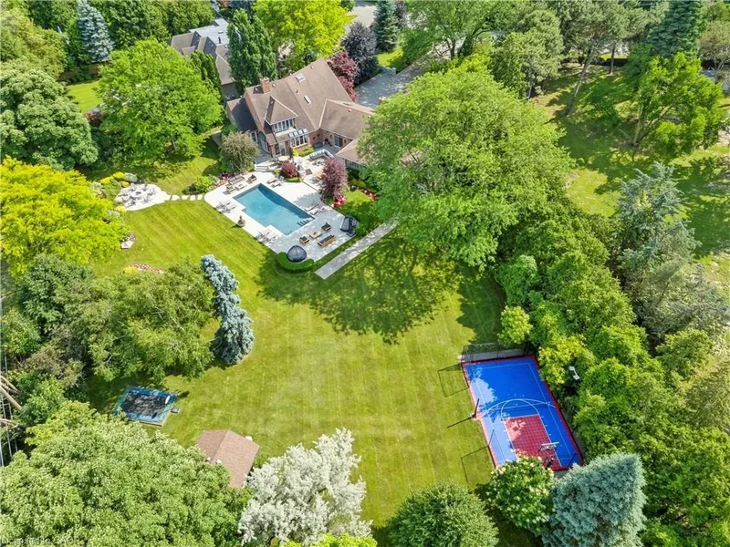 19 Lorraine Gardens, Toronto, ON M9B 4Z5, Toronto, Ontario, Canada. - Photo 5
