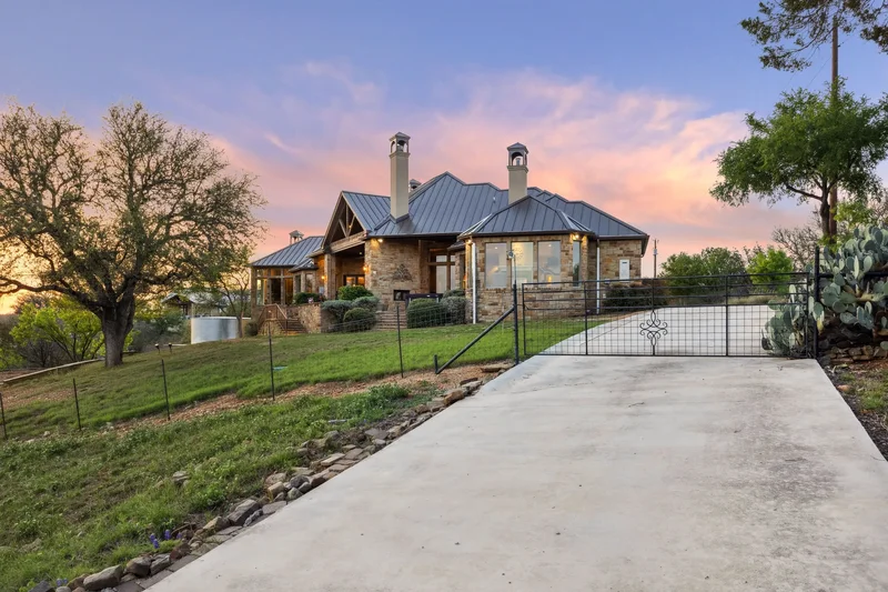259 Chimney Cove Drive , Marble Falls, TX 78654, Marble Falls, Texas, United States. - Photo 37
