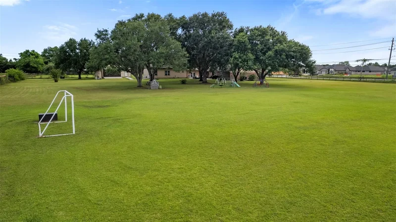 3911 N Elm Road, Dickinson, Texas, United States. - Photo 26
