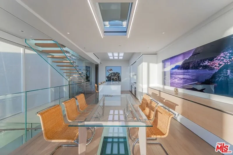 1267 Palisades Beach Road, Santa Monica, California, United States. - Photo 16