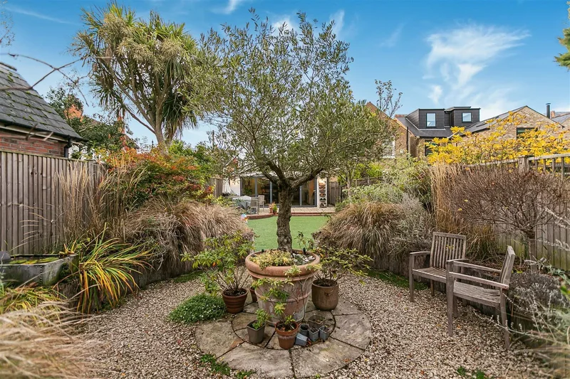 St. Albans Road, Kingston upon Thames, England, United Kingdom. - Photo 17