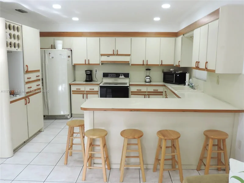 6230 SW 38th St, Miami, Florida, United States. - Photo 11