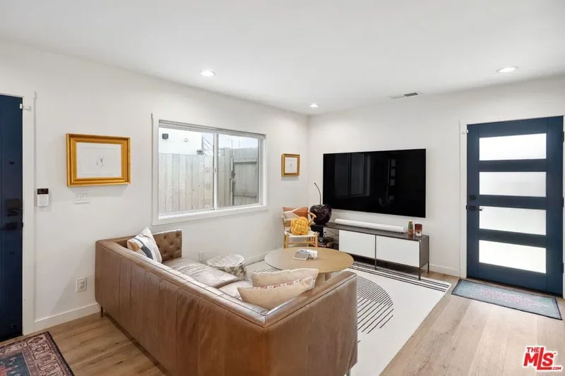 4852 S Centinela Avenue, Los Angeles, California, United States. - Photo 31