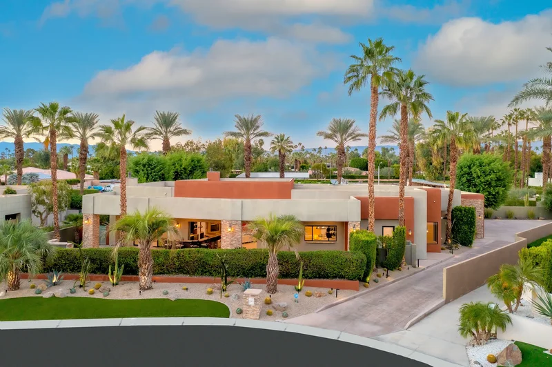Stunning Home In Tamarisk Ridge