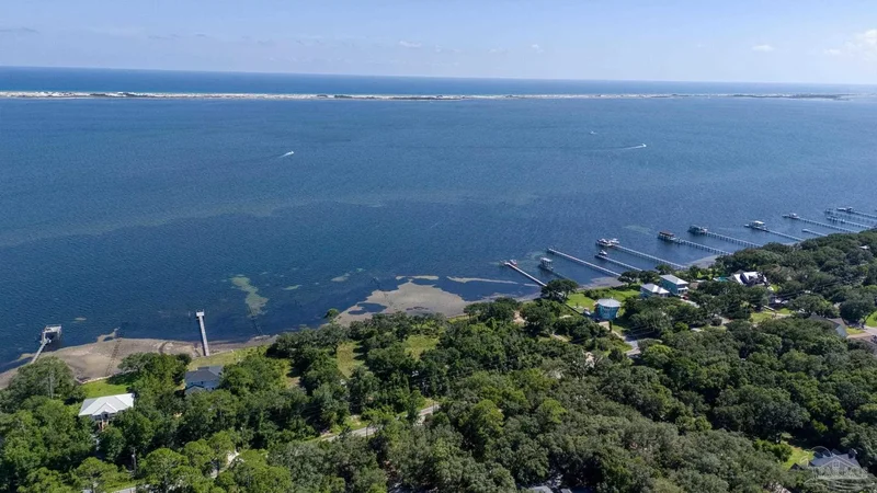5161 Soundside Dr, Gulf Breeze, FL 32563, Gulf Breeze, Florida, United States. - Photo 5