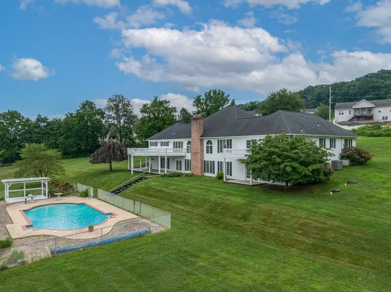 4 Bedrooms Single Family Detached