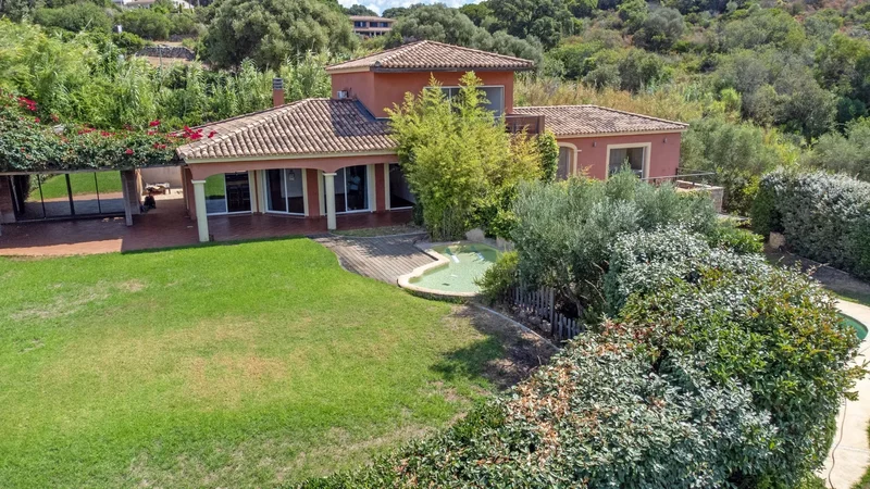 Villa for Sale in Agosta Plage – Sea View and Pool