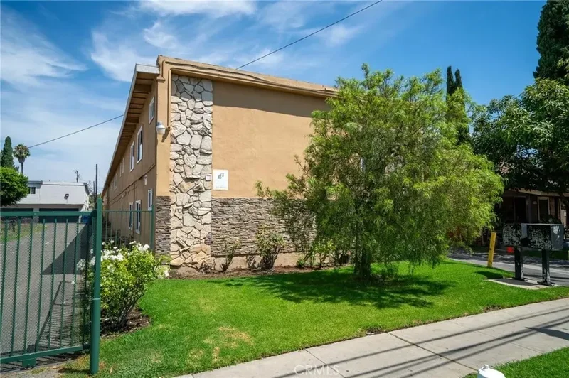 1003 W Bishop Street, Santa Ana, California, United States. - Photo 7
