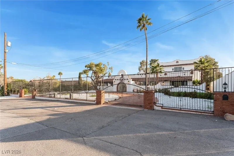 6465 Edna Avenue, Las Vegas, Nevada, United States. - Photo 3