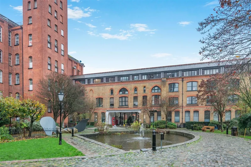 4 bedroom House for sale in London