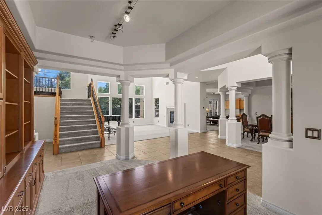 8095 Dark Hollow Place, Las Vegas, Nevada, United States. - Photo 17