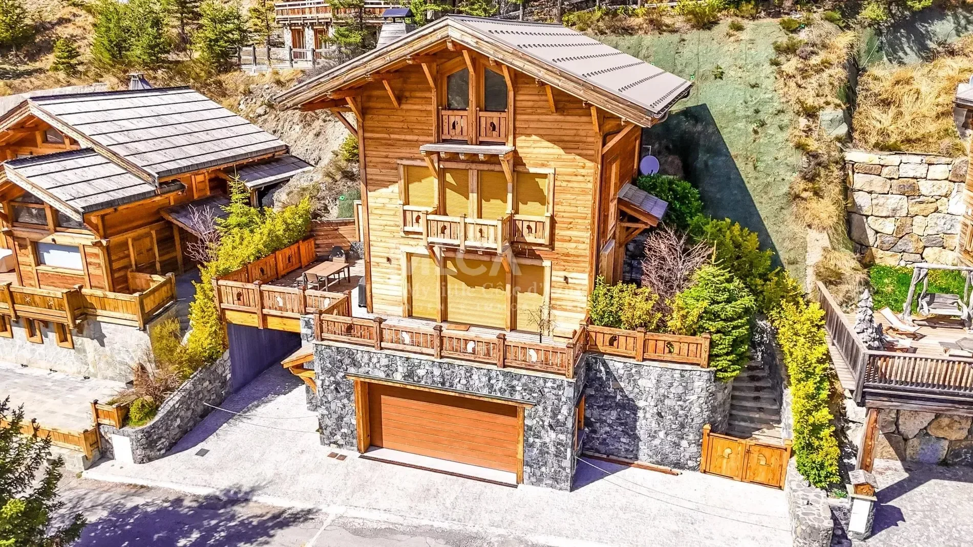 Exterior photo 2