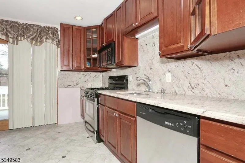 50 Roger Ct, Ringwood Boro, NJ 07456, Ringwood, New Jersey, United States. - Photo 10