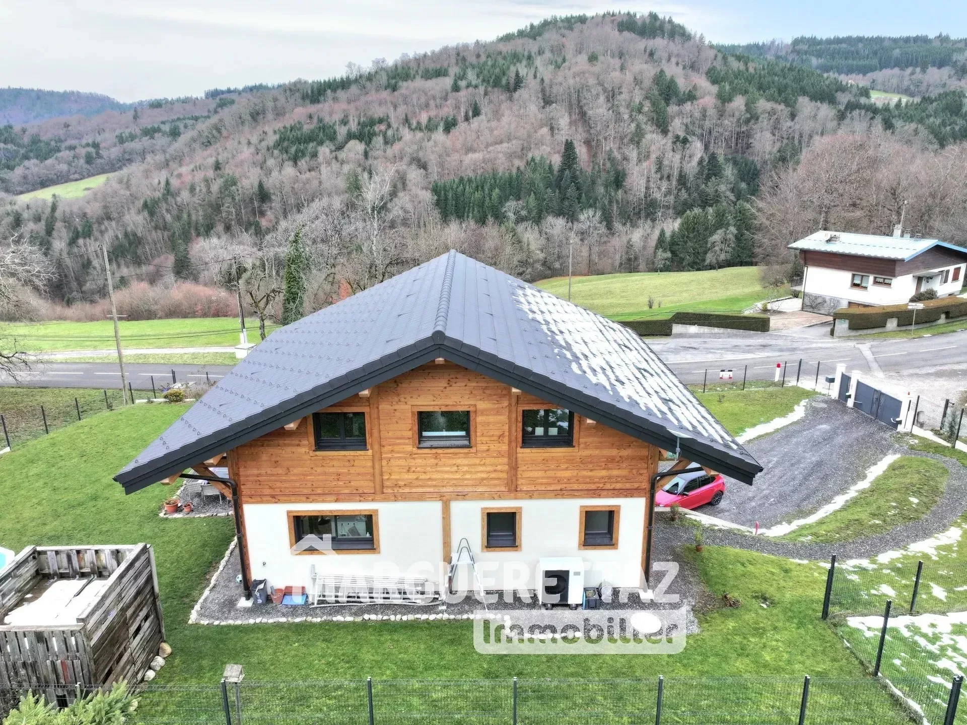 Exterior photo 5