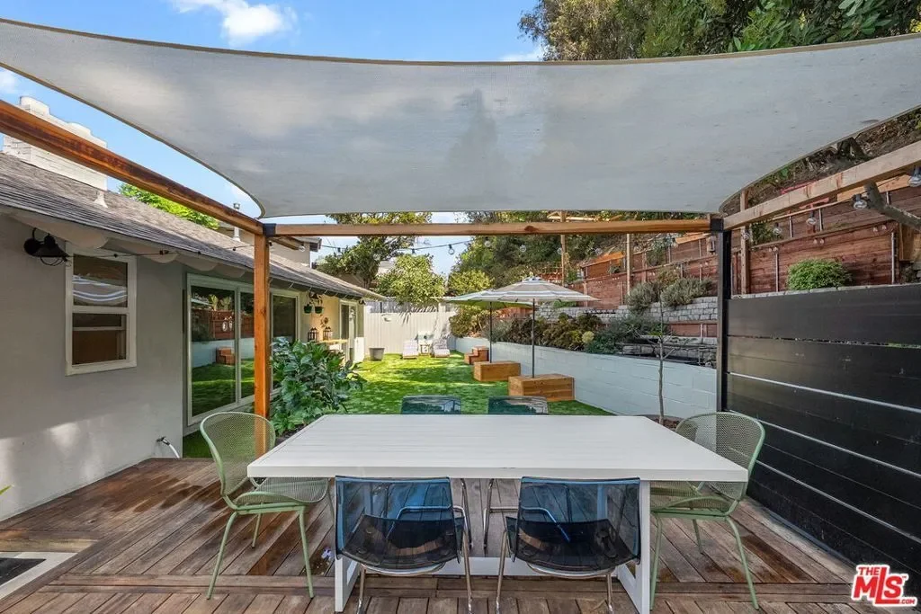 4406 Don Diablo Drive, Los Angeles, California, United States. - Photo 17