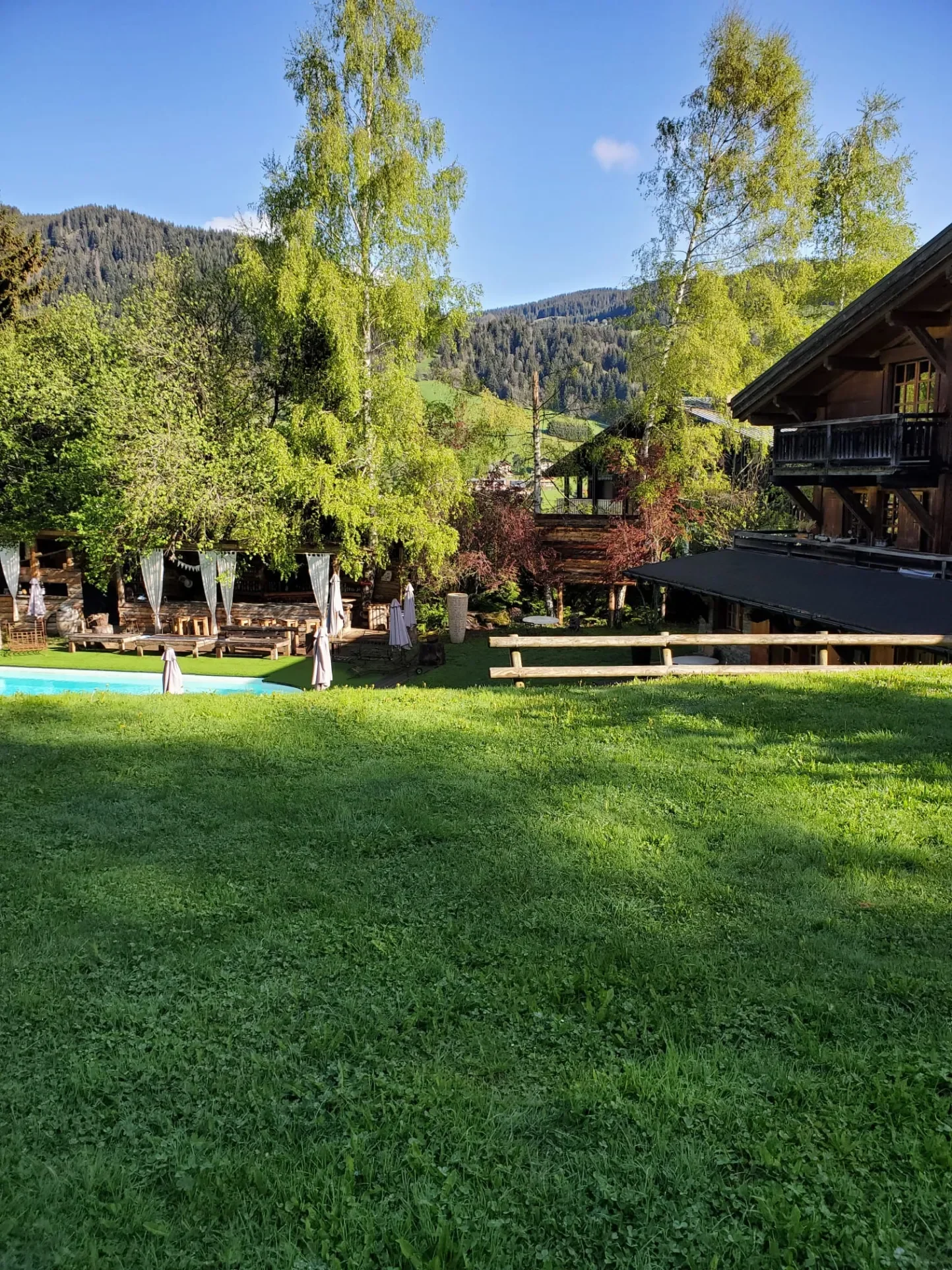 Exterior photo 8