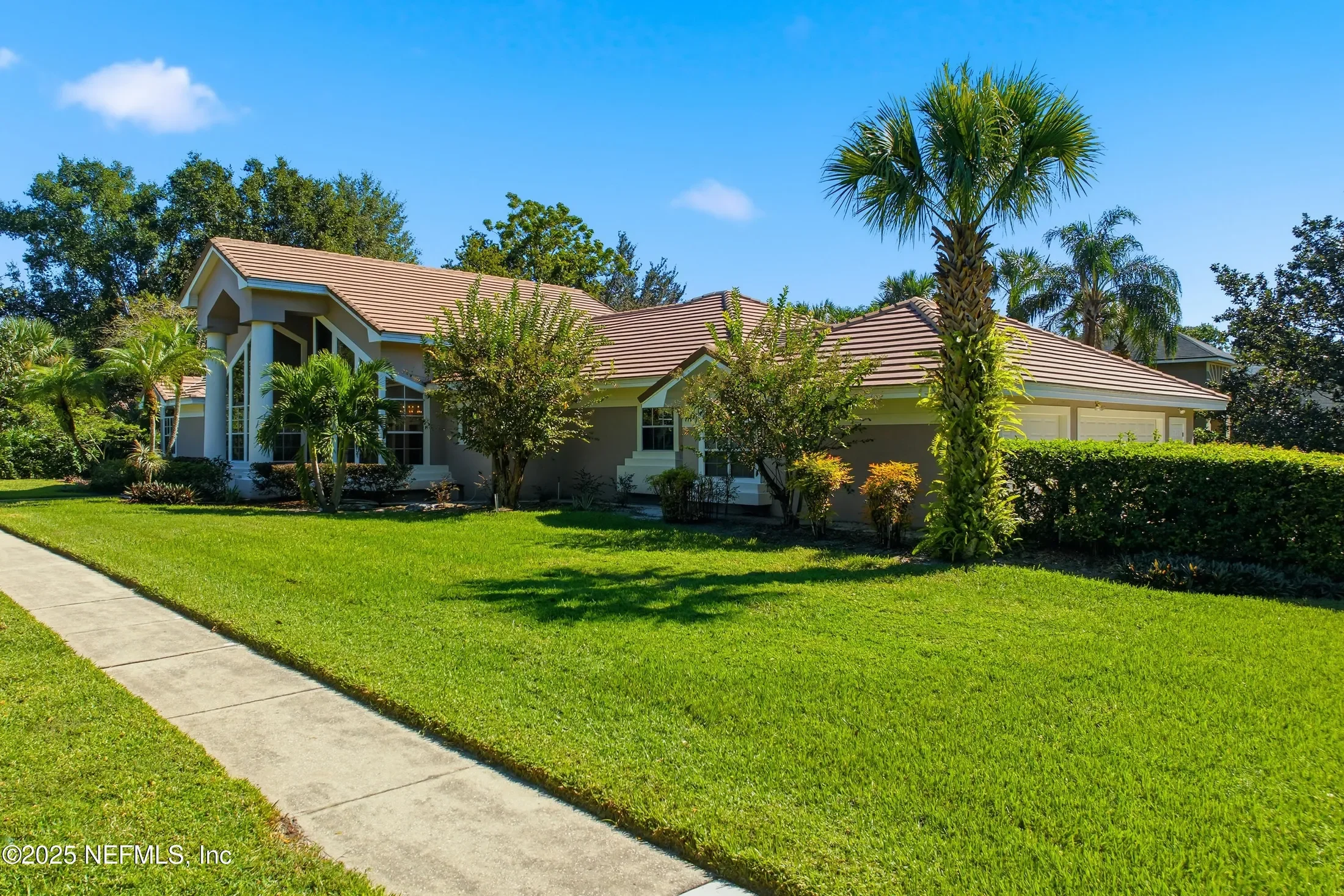 Exterior photo 3