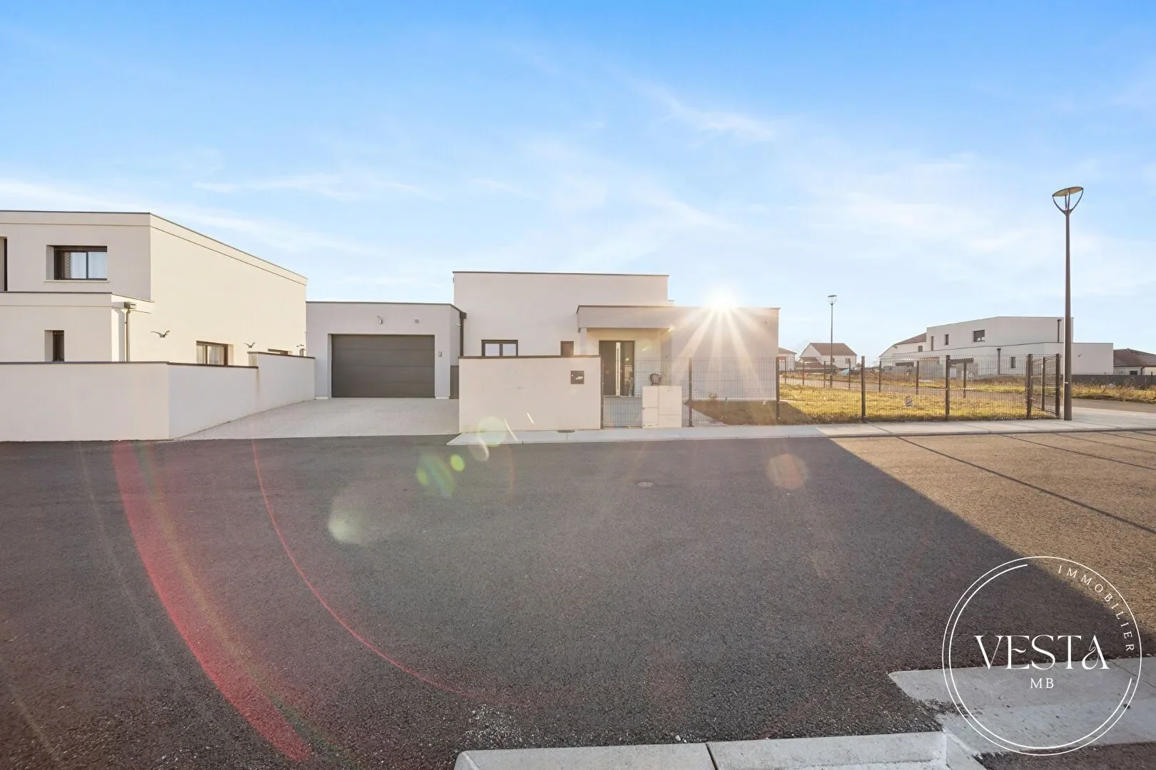 Exterior photo 5
