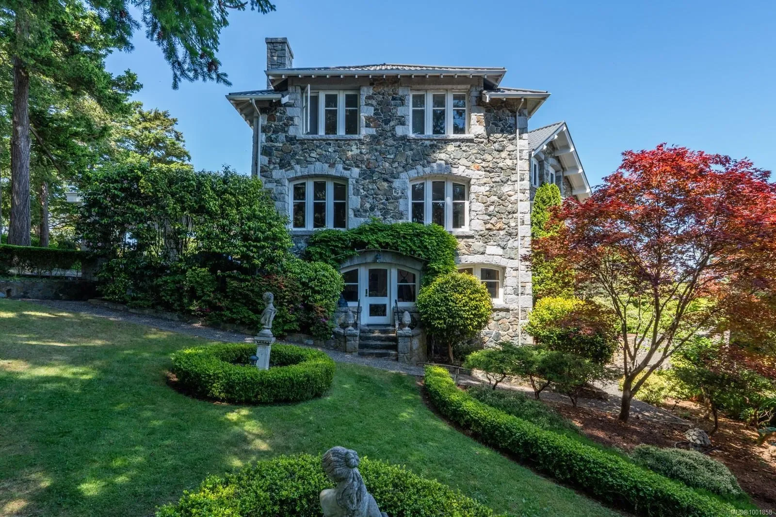 305 Denison Rd, Oak Bay, British Columbia, Canada. - Photo 7