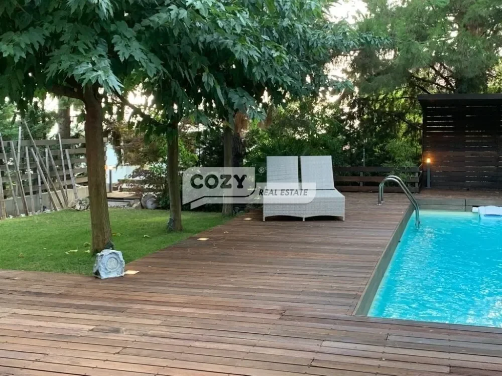 Exterior photo 6