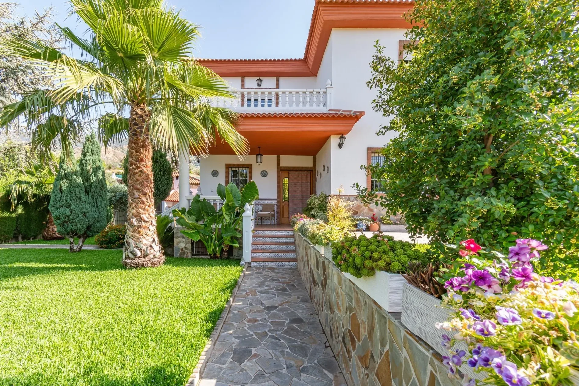 Exterior photo 5